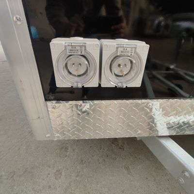 অস্ট্রেলিয়ান একক স্যুট শাওয়ার ট্রেলার