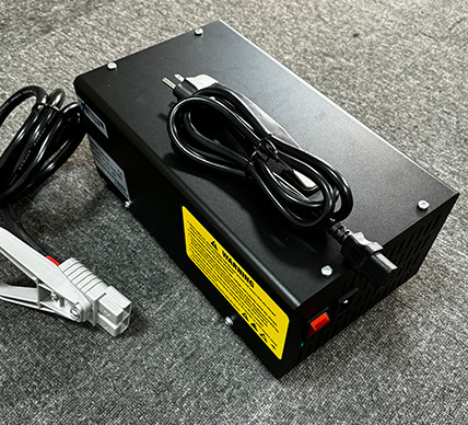 ESCH সিরিজ 24V 30A ব্যাটারি চার্জার উচ্চ ফ্রিকোয়েন্সি চার্জার 240v 1PHASE ফর্কলিফ্ট ব্যাটারি চার্জার